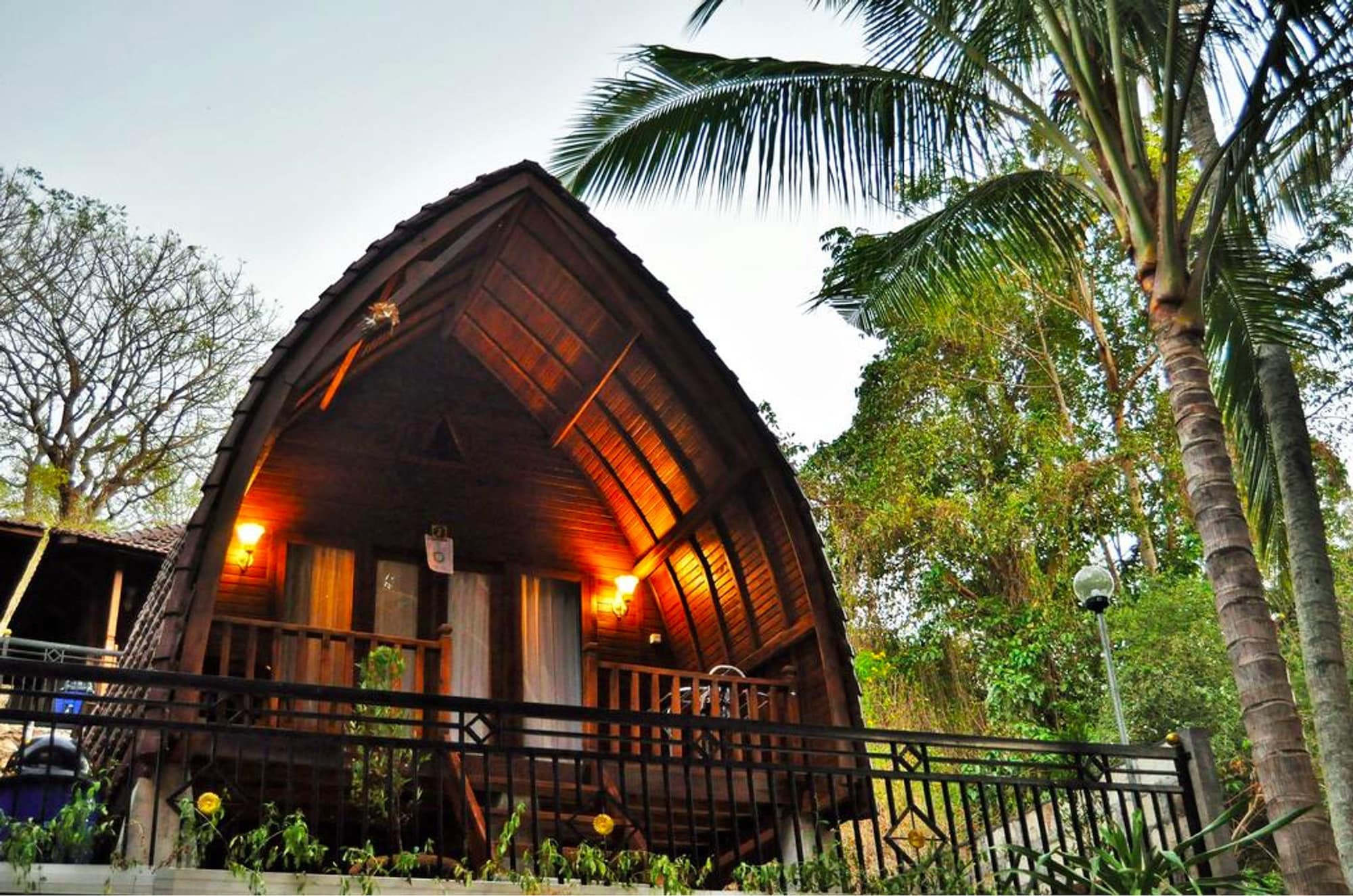Coconut Hill Cottage Batununggul Exterior foto